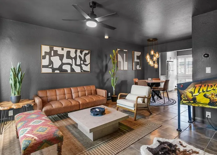 2br Townhome W Pool Bbq Walk To Old Town Holiday home