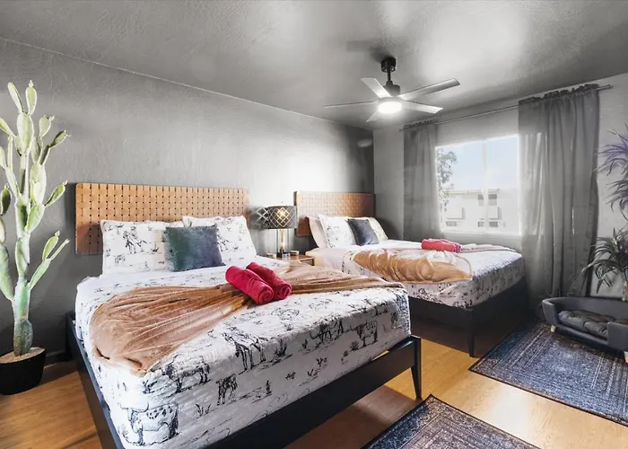 2br Townhome W Pool Bbq Walk To Old Town *