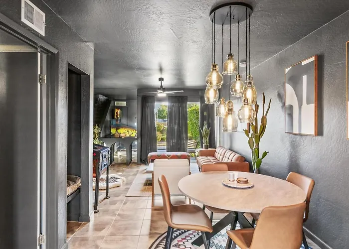 2br Townhome W Pool Bbq Walk To Old Town Holiday home *
